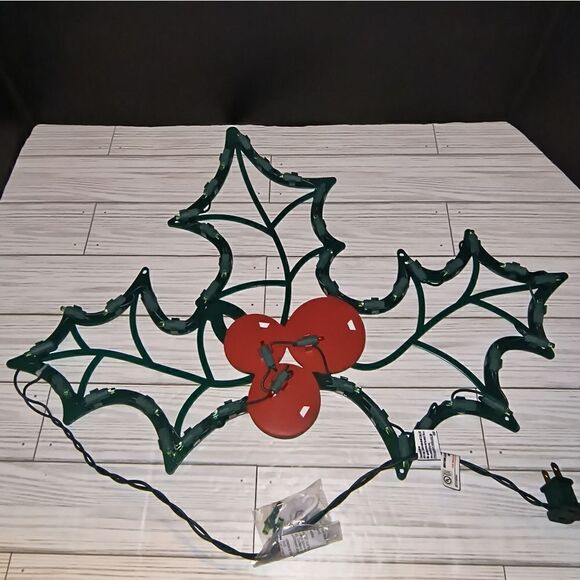 Vintage Impact Plastics Christmas Lighted Holly Leaves Decor 22½" Wide 16" Tall - Picture 1 of 10